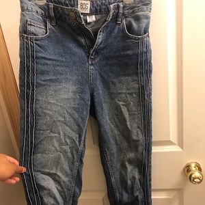 URBAN OUTFITTERS mom jeans
